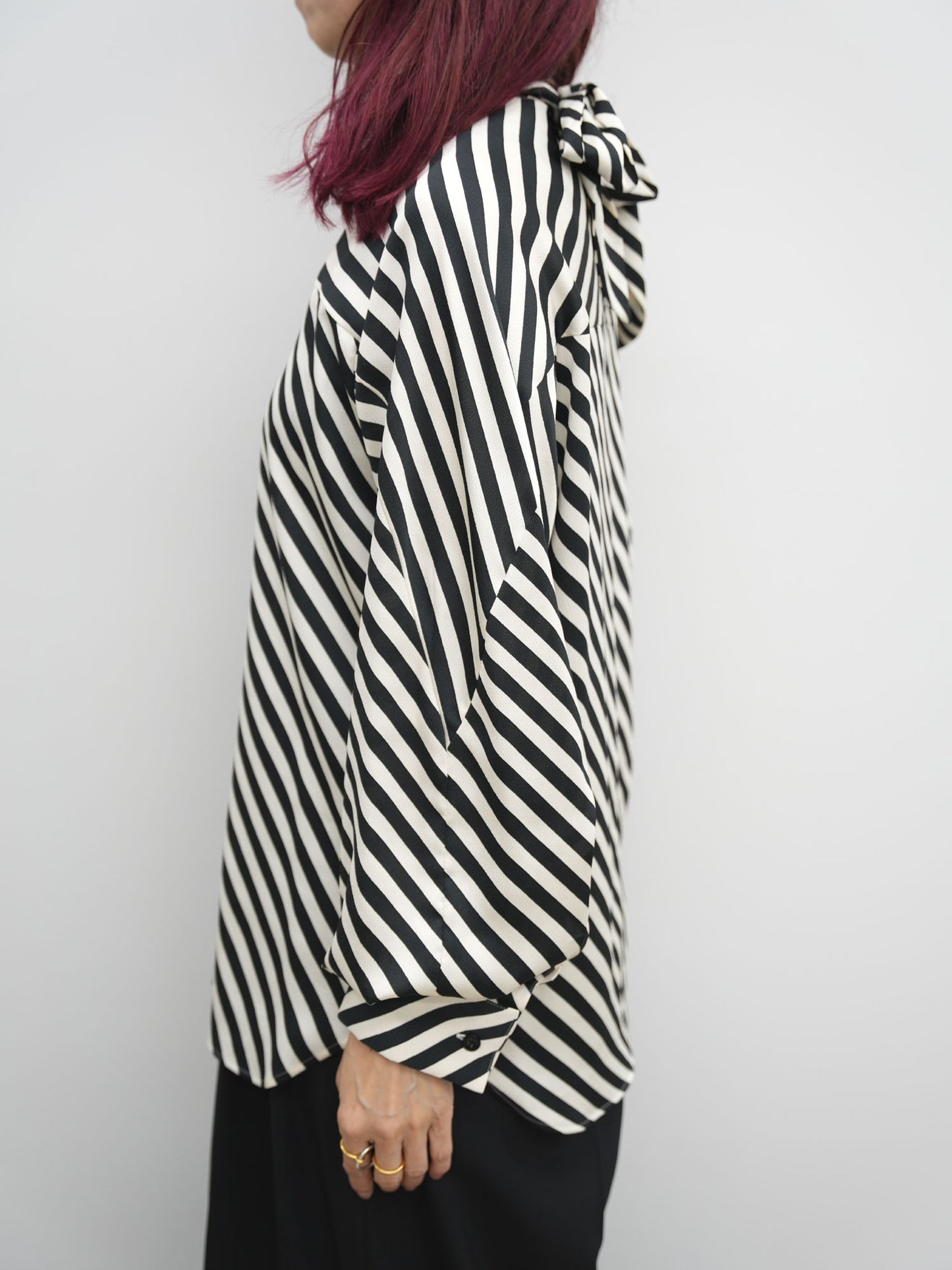 
                  
                    STRIPE HAMMER SATIN BACK RIBBON BLOUSE
                  
                