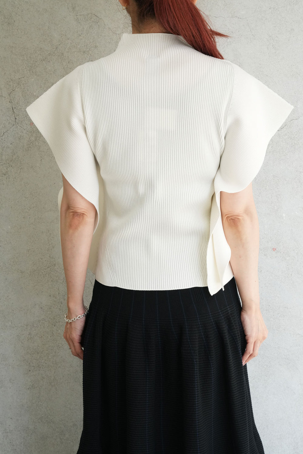 PORTRAIT CREASE TOP-WHITE- – OBLIGE