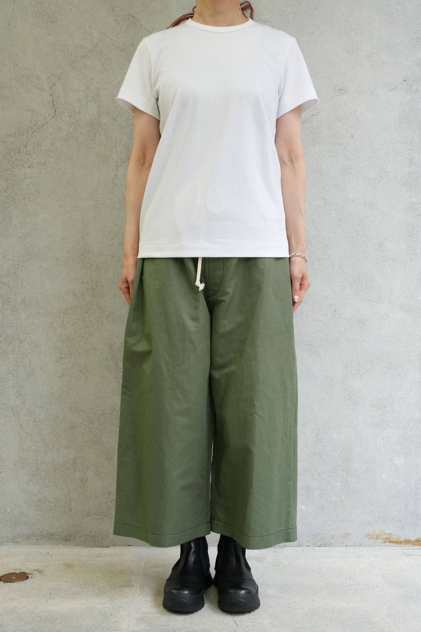 
                  
                    コットンリネンイージーパンツ-KHAKI-
                  
                