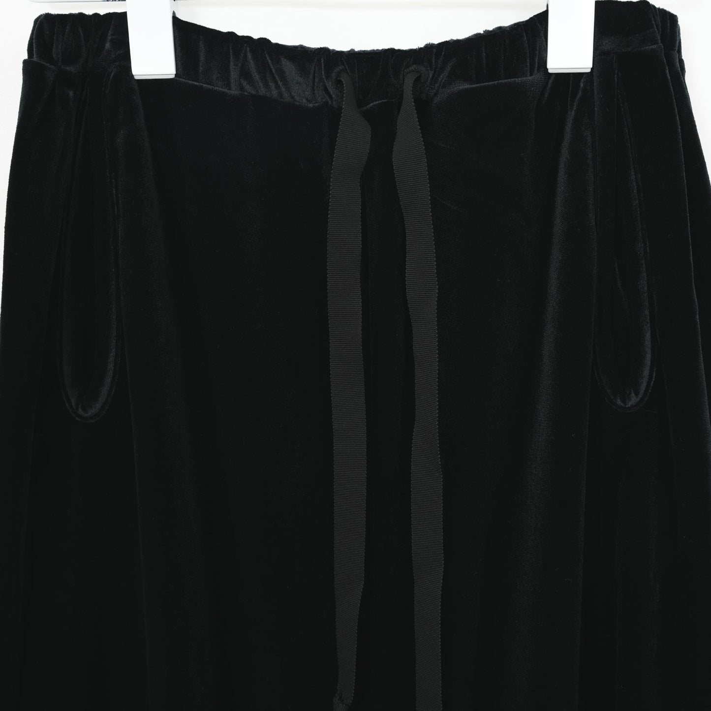 
                  
                    ALISON TROUSERS/ VELOUR SMOOTH -BLACK-
                  
                