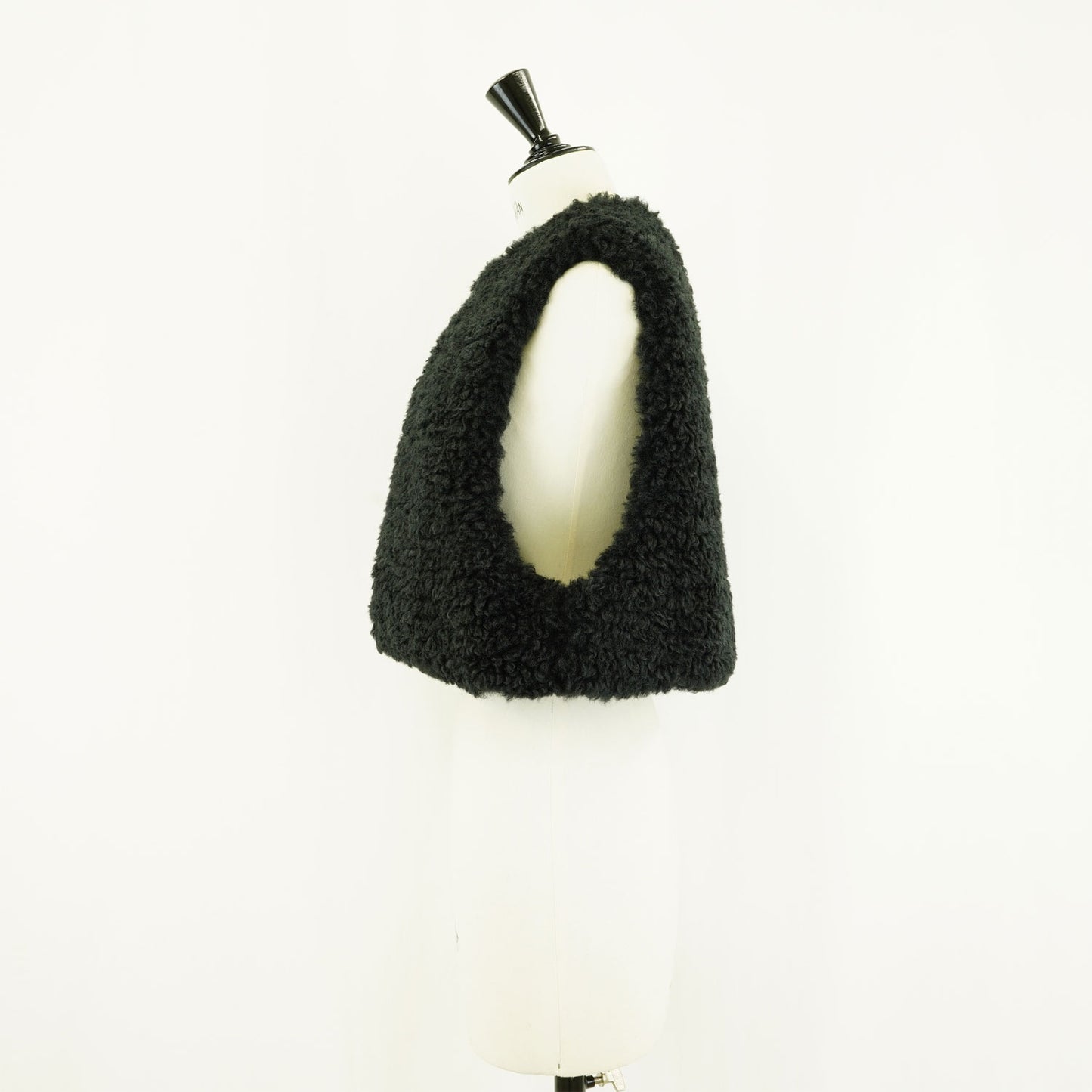 
                  
                    FAUX SHEARLING CROPPED VEST
                  
                