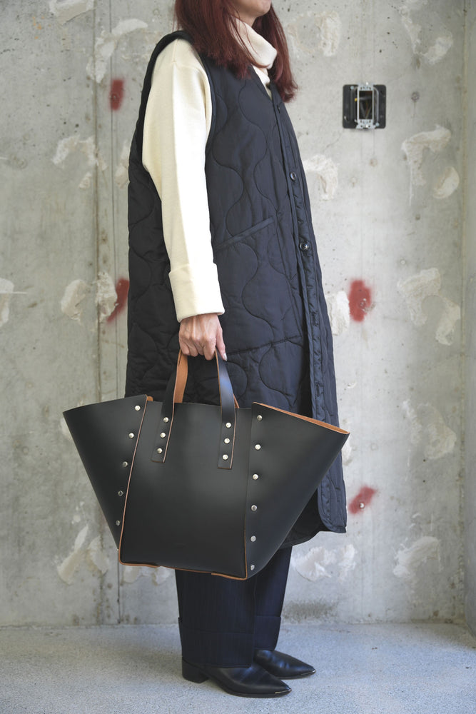 
                  
                    assemble hand bag wide M -BLACK-
                  
                