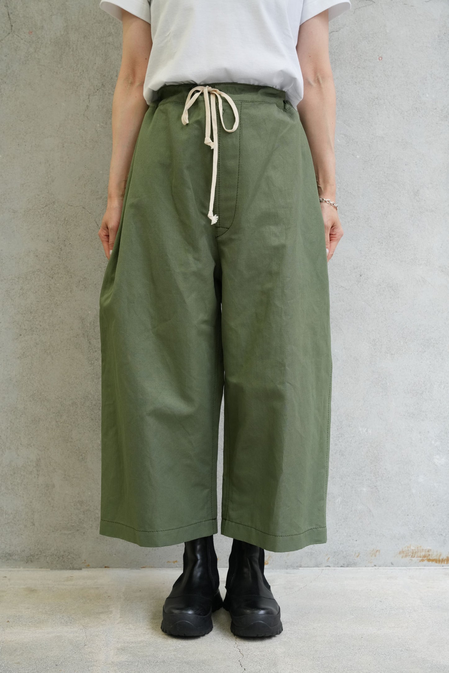
                  
                    コットンリネンイージーパンツ-KHAKI-
                  
                