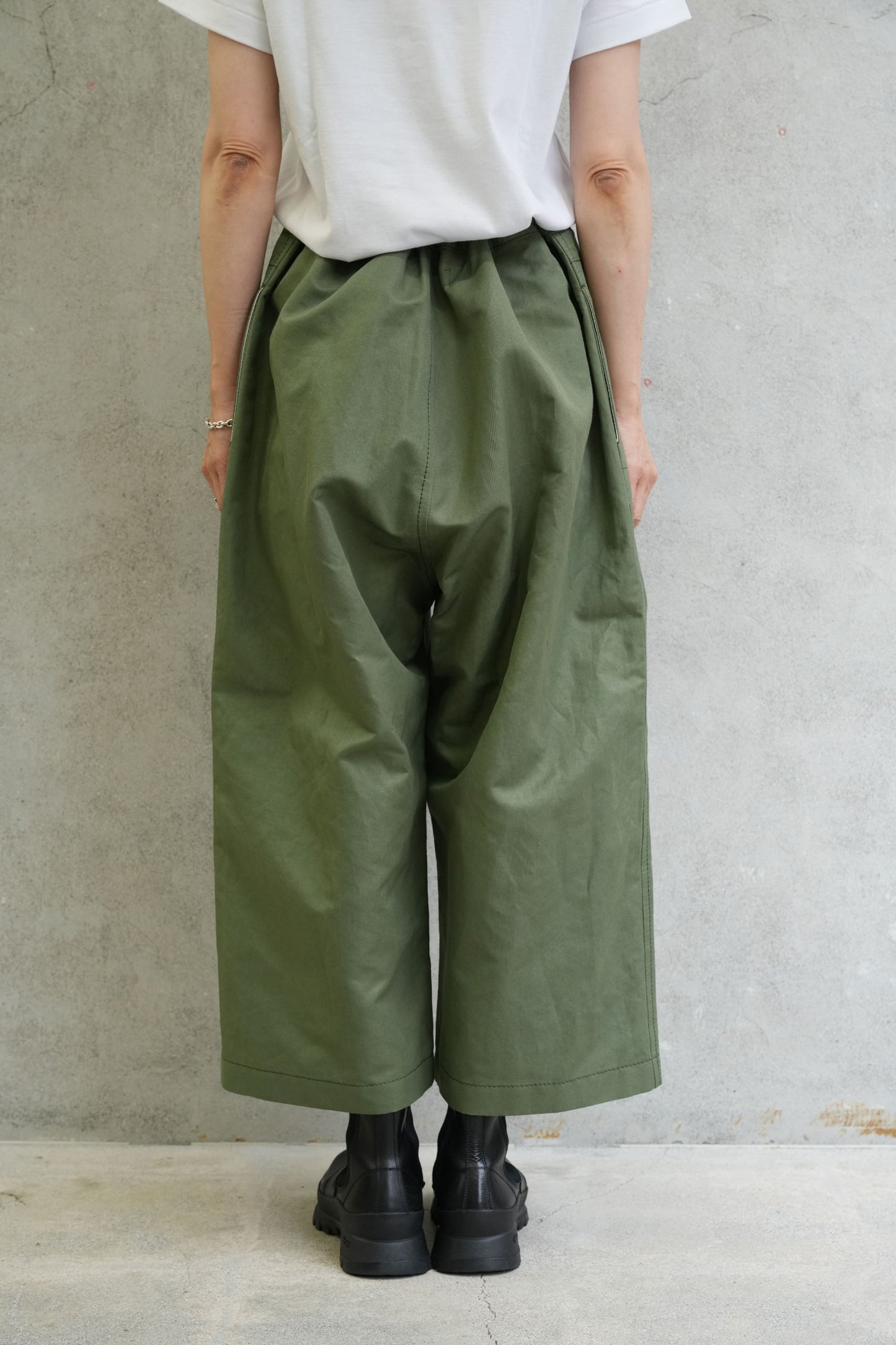 
                  
                    コットンリネンイージーパンツ-KHAKI-
                  
                