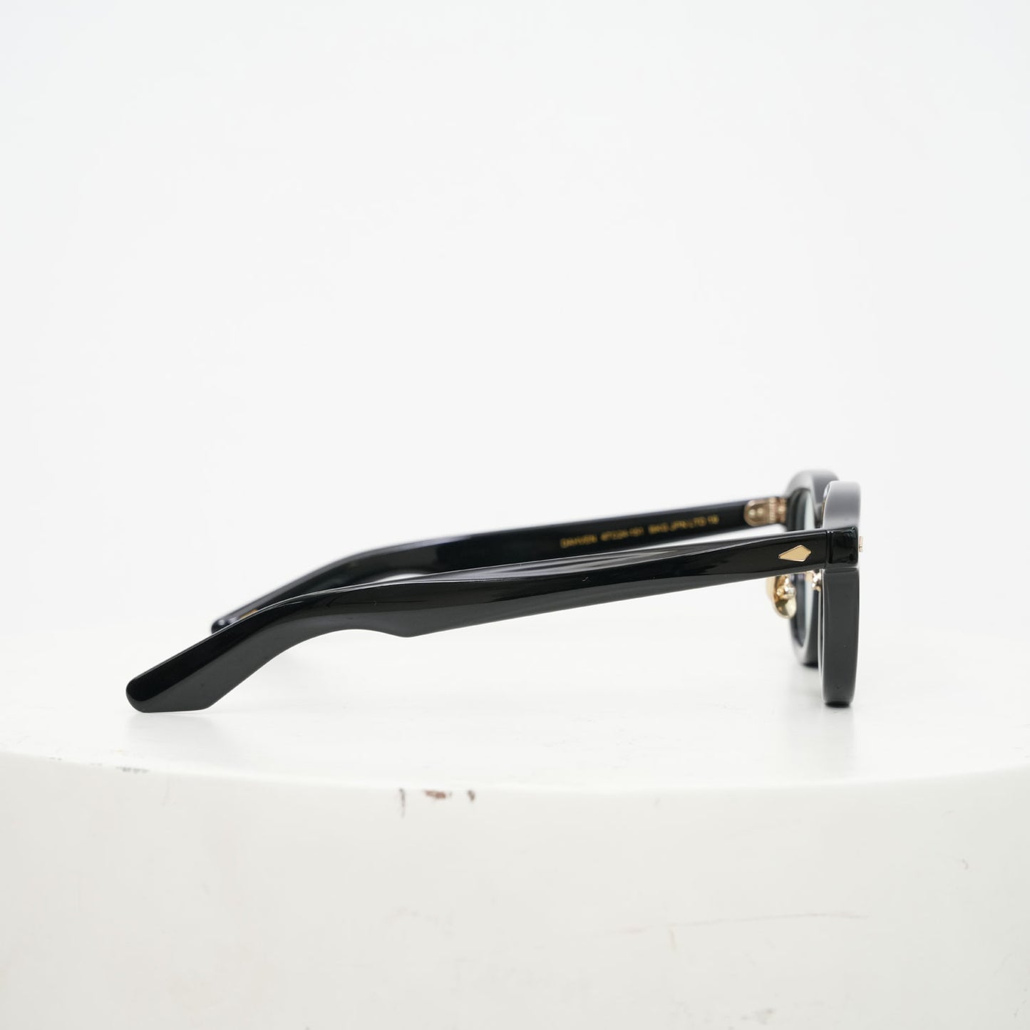 
                  
                    DAHVEN 47 BKG JPN LTD 19
                  
                