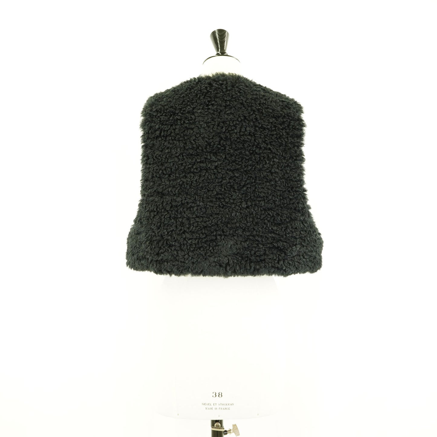 
                  
                    FAUX SHEARLING CROPPED VEST
                  
                