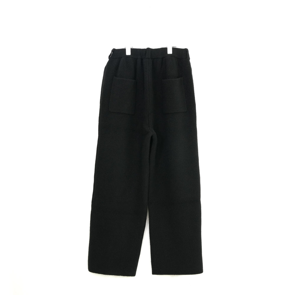 
                  
                    KNIT ESSENTIAL PANTS -BLACK-
                  
                