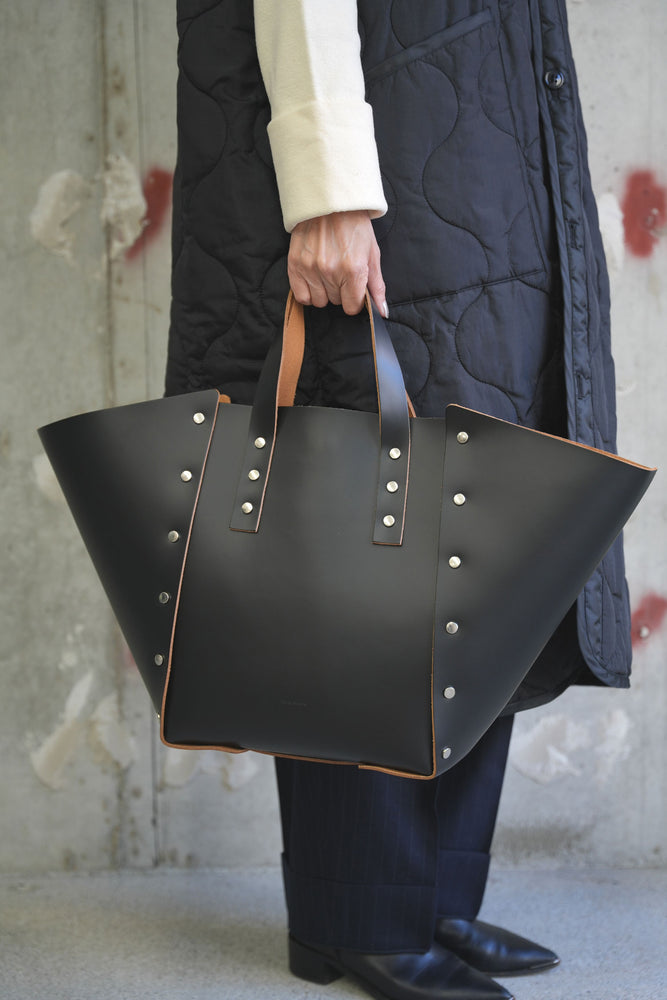 
                  
                    assemble hand bag wide M -BLACK-
                  
                