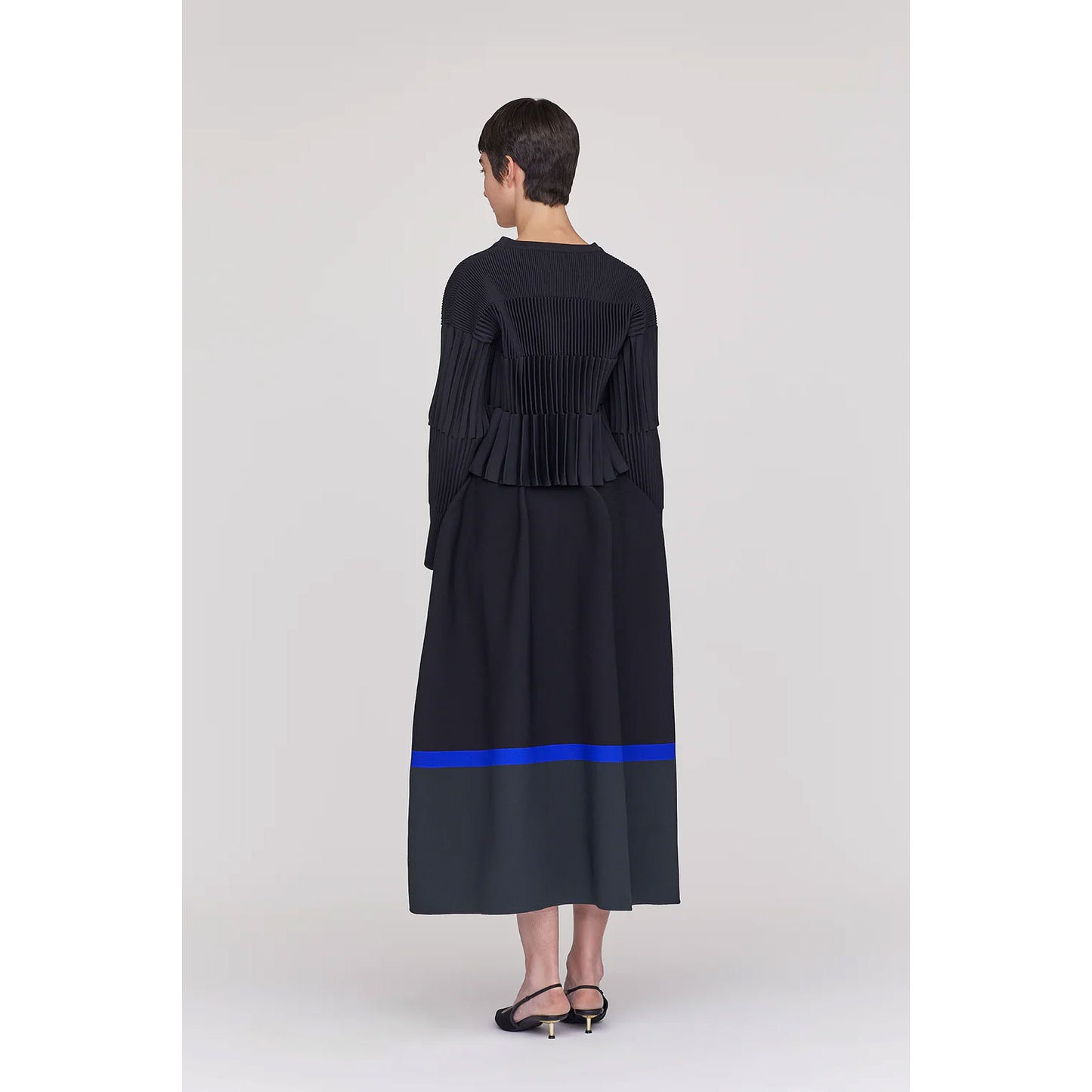 
                  
                    ACCORDION CROPPED CARDIGAN-BLACK-
                  
                