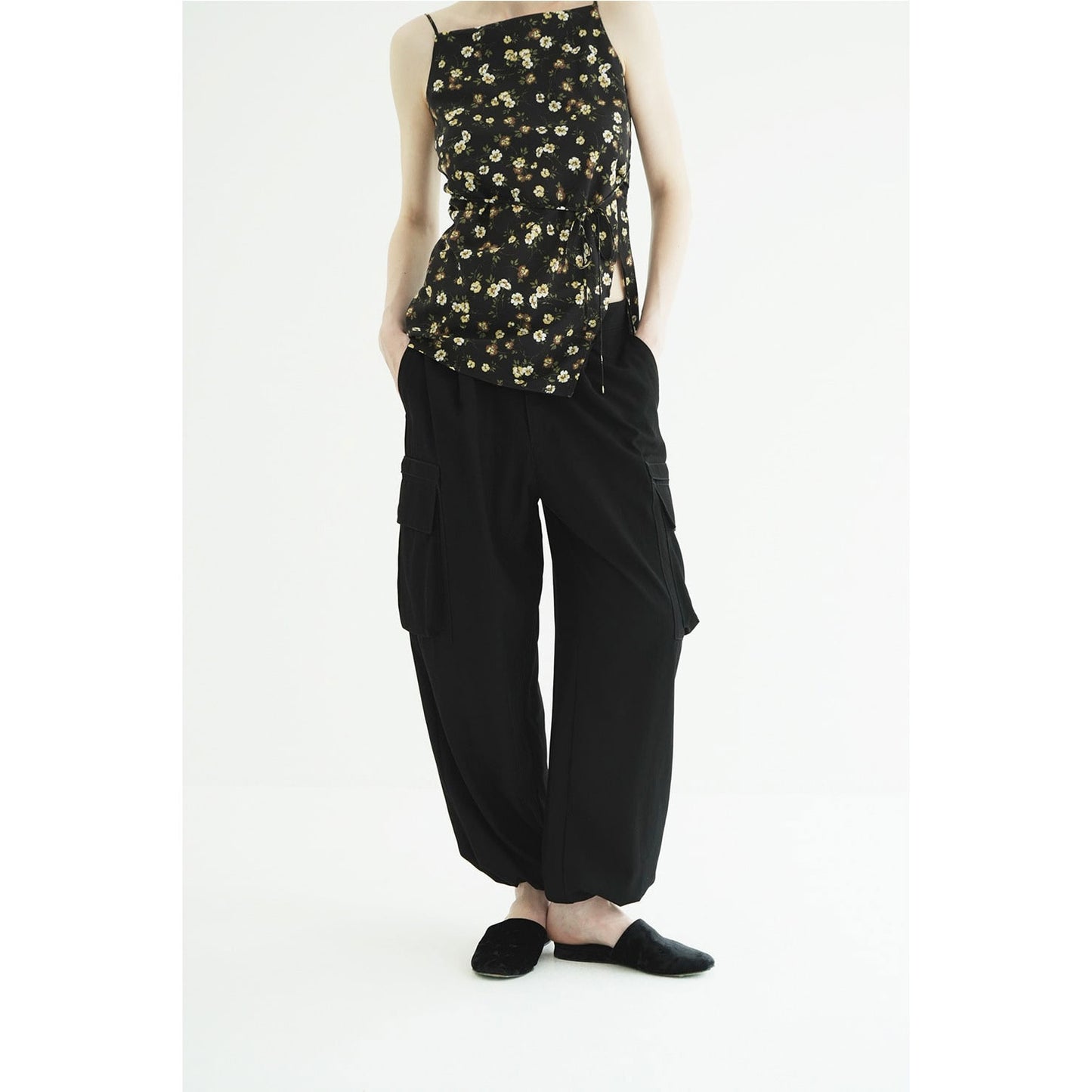 
                  
                    LOW WAIST POCKET CARGO PANTS
                  
                