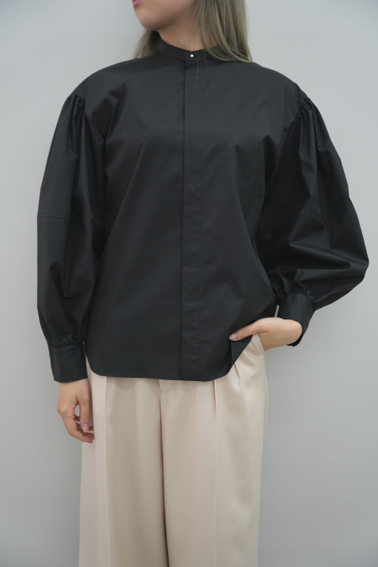 
                  
                    T/C BALLOON SLEEVE BLOUSE
                  
                