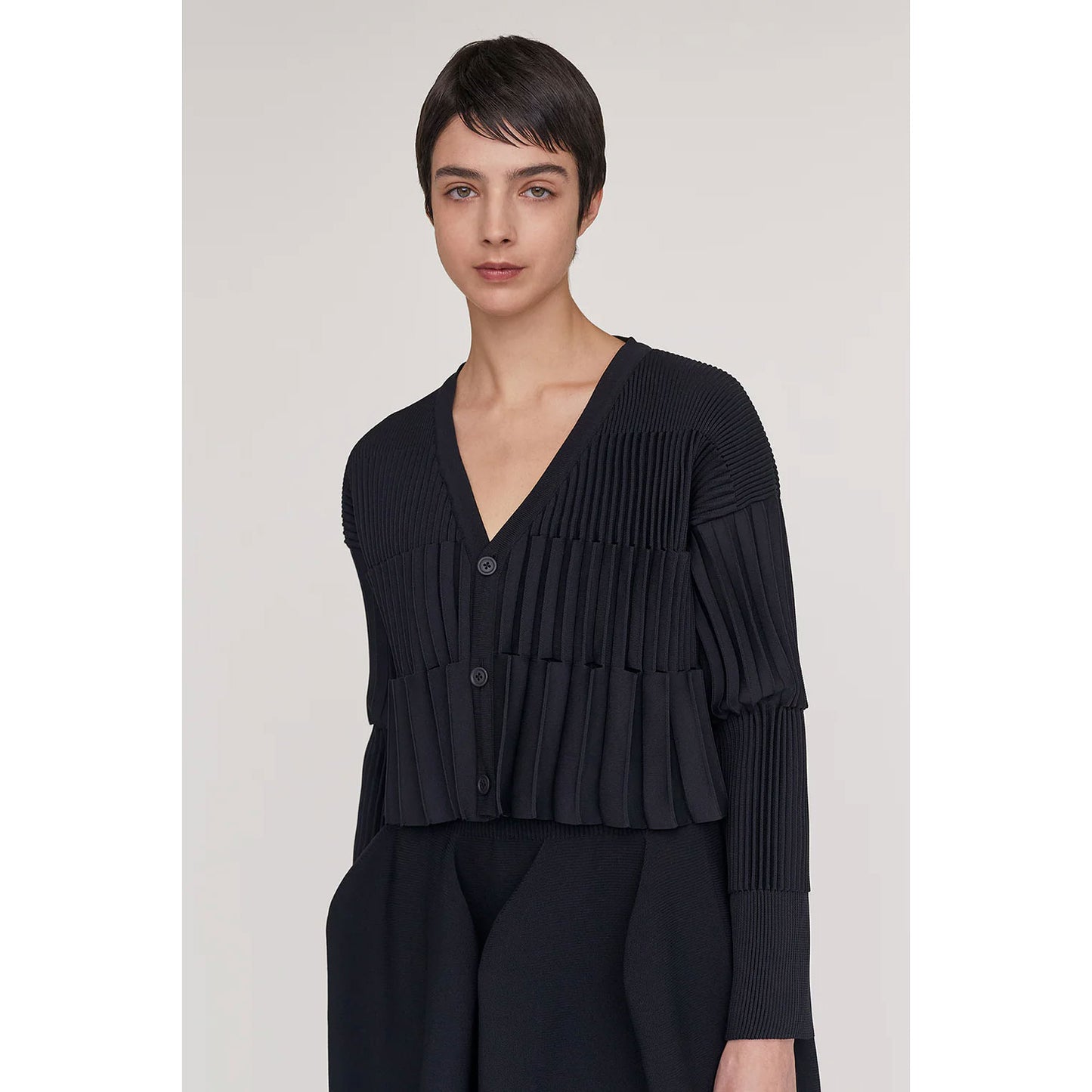 
                  
                    ACCORDION CROPPED CARDIGAN-BLACK-
                  
                