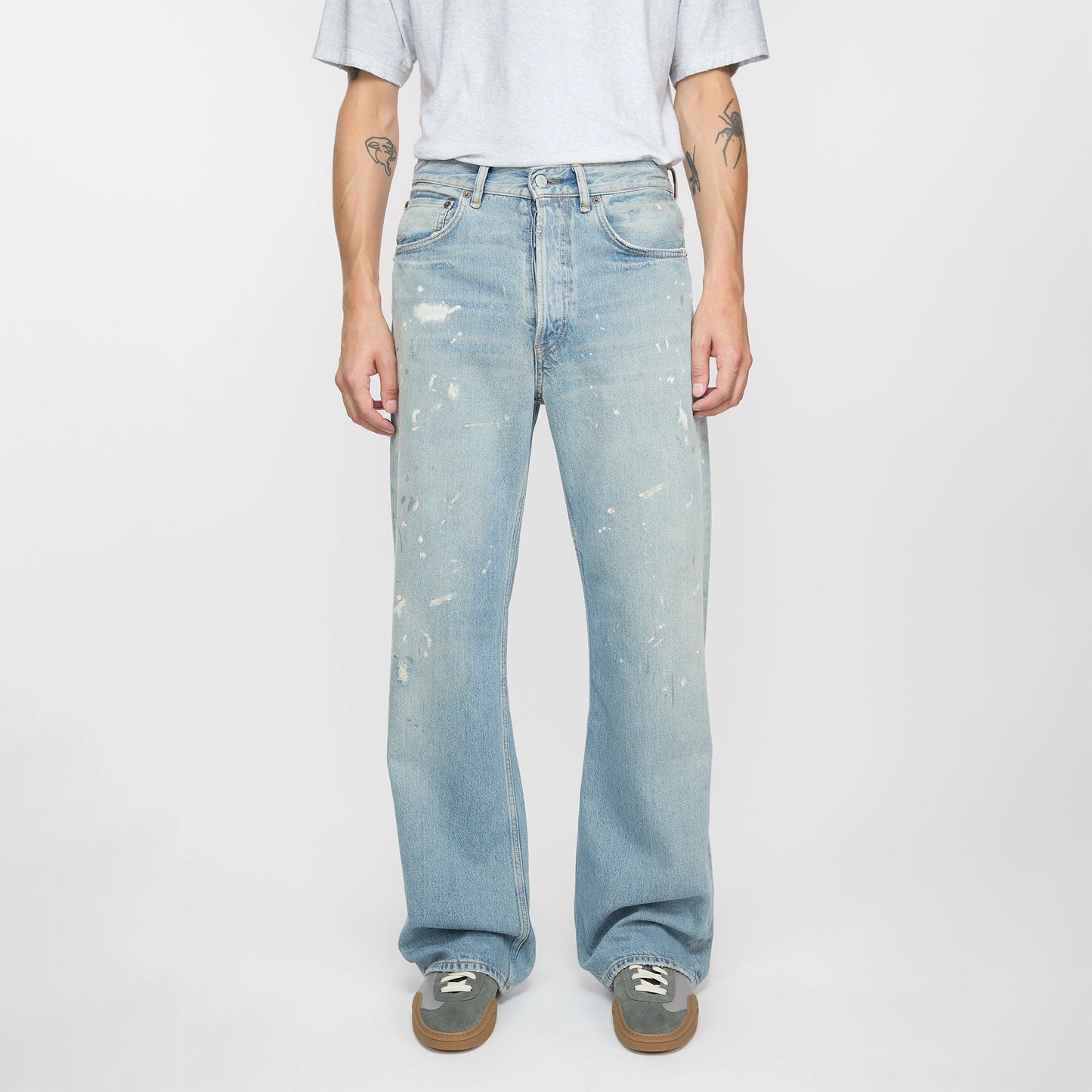 
                  
                    REGULAR FIT JEANS - 2021M
                  
                