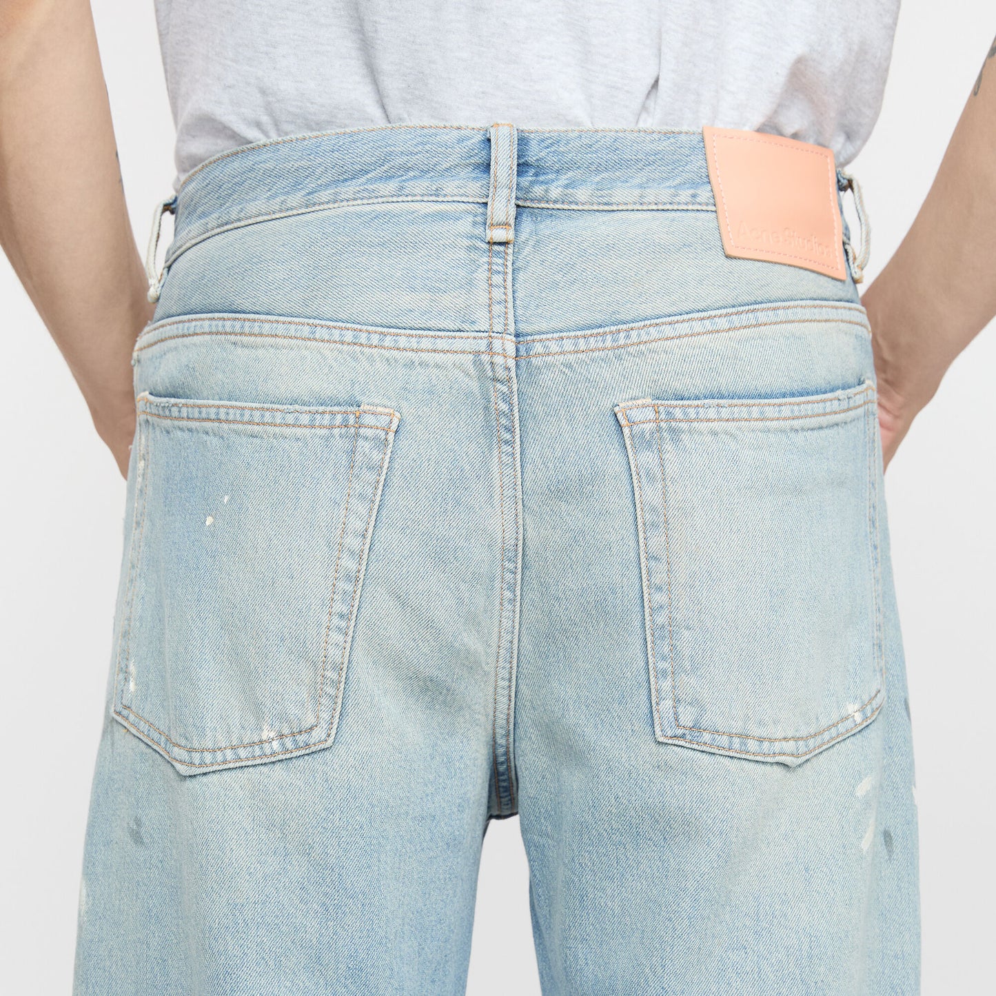 
                  
                    REGULAR FIT JEANS - 2021M
                  
                
