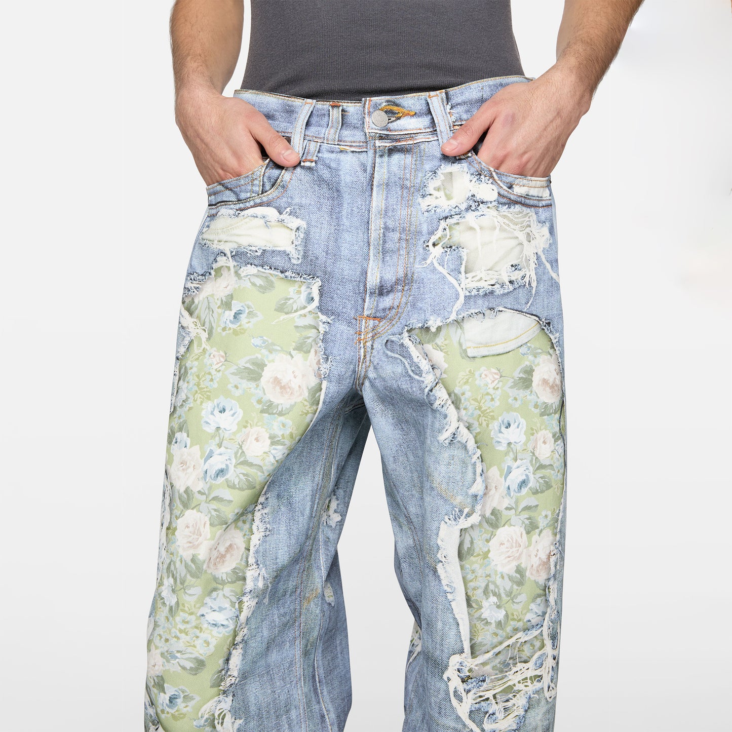 
                  
                    TROMPE-L’ŒIL JEANS - 1981
                  
                