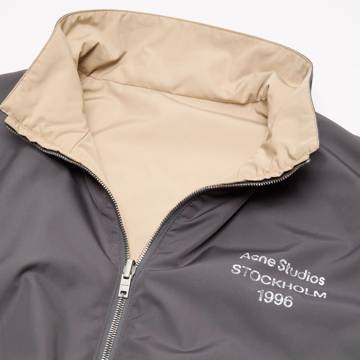 
                  
                    REVERSIBLE LOGO JACKET
                  
                