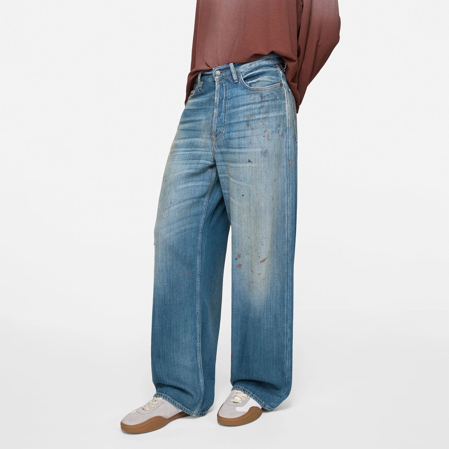 
                  
                    LOOSE FIT JEANS - 1981
                  
                