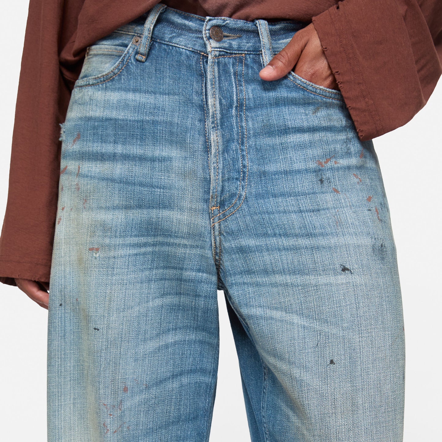 
                  
                    LOOSE FIT JEANS - 1981
                  
                