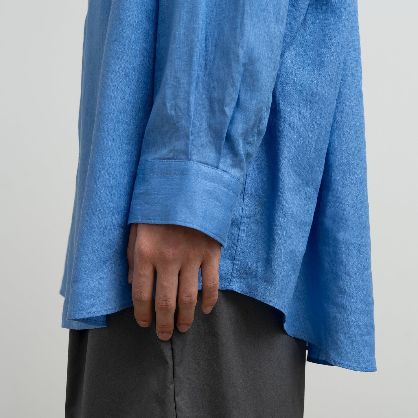
                  
                    LINEN L/S OVERSIZED REGULAR COLLAR SHIRT
                  
                