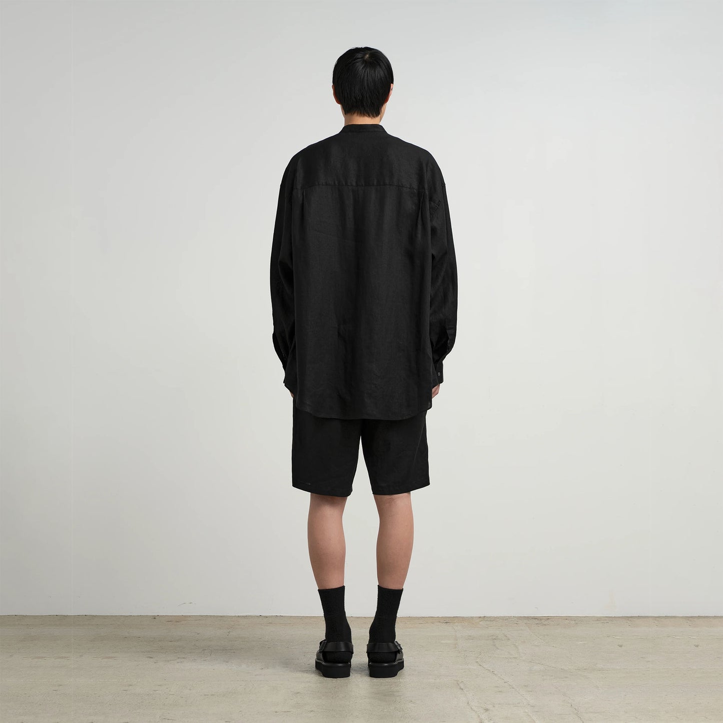 
                  
                    LINEN L/S OVERSIZED BAND COLLAR SHIRT
                  
                