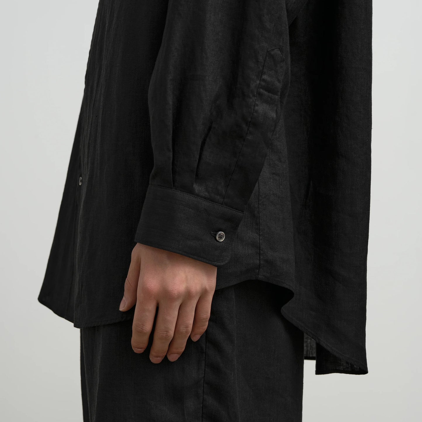
                  
                    LINEN L/S OVERSIZED BAND COLLAR SHIRT
                  
                