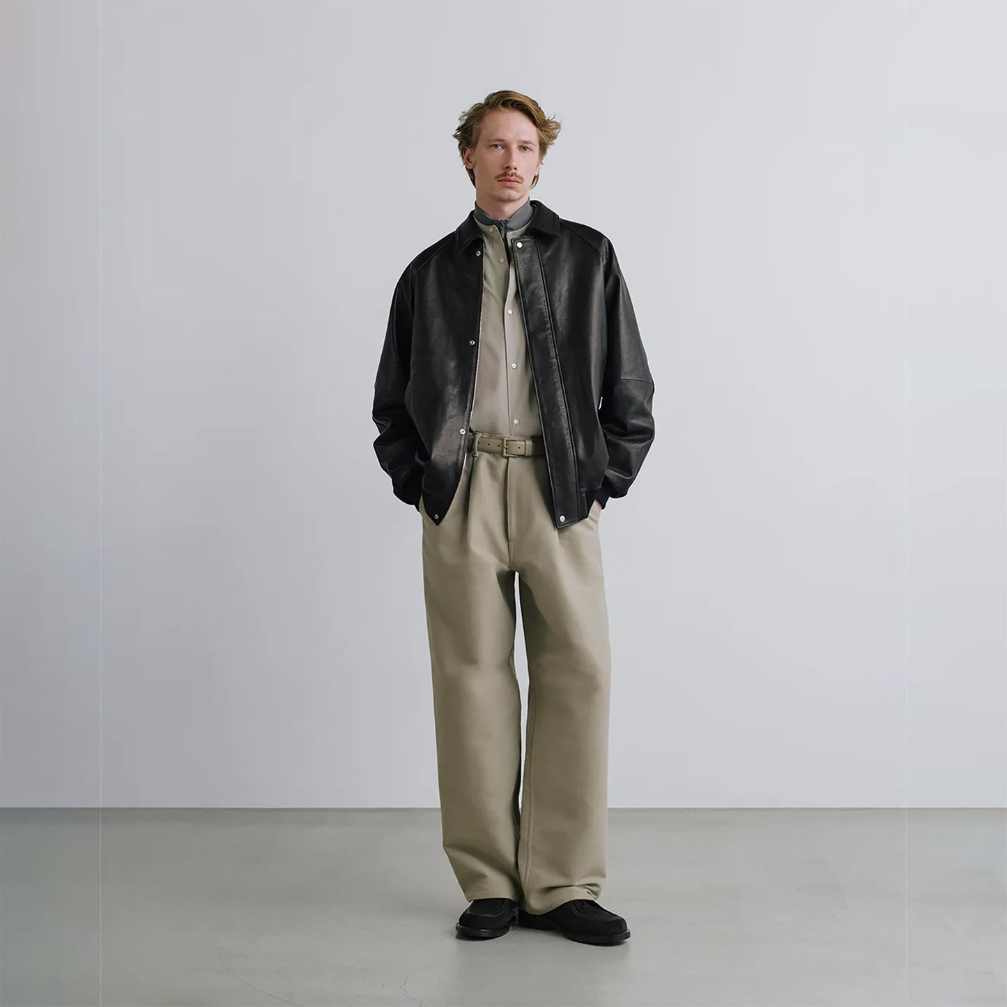 
                  
                    COW LEATHER RAGLAN BLOUSON
                  
                