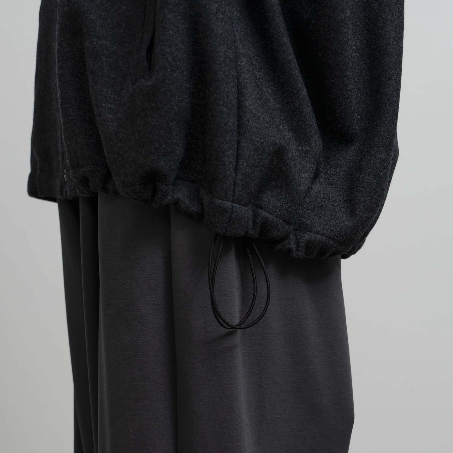 
                  
                    WOOL SMOOTH FLANNEL TRACK BLOUSON
                  
                