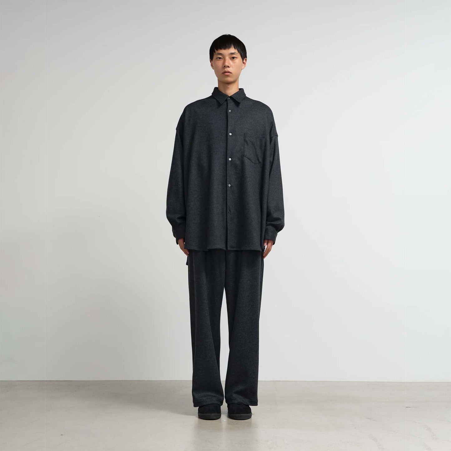 
                  
                    WOOL SMOOTH FLANNEL OVERSIZED REGULAR COLLAR SHIRT
                  
                