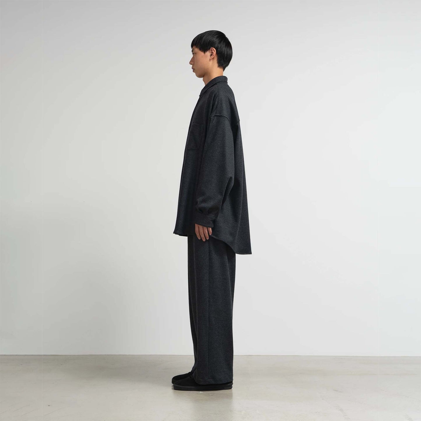 
                  
                    WOOL SMOOTH FLANNEL OVERSIZED REGULAR COLLAR SHIRT
                  
                