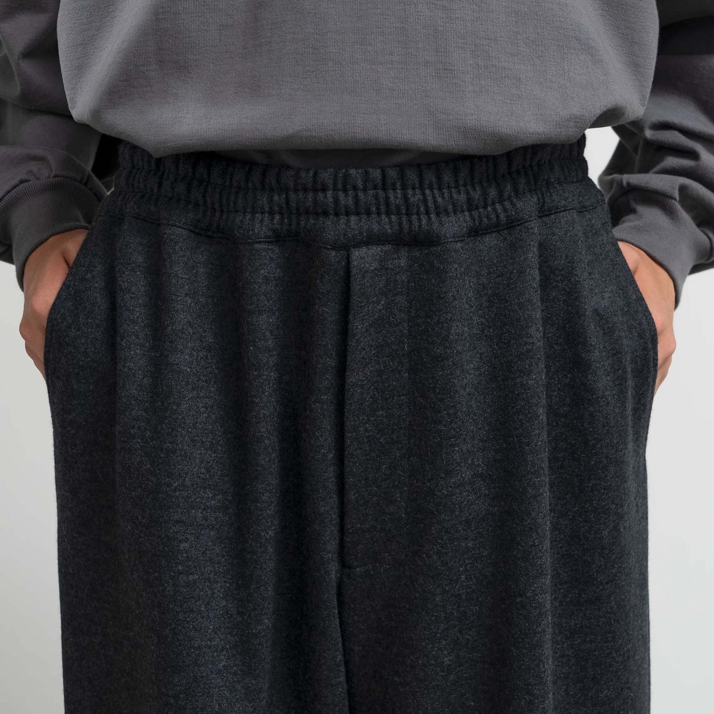 
                  
                    WOOL SMOOTH FLANNEL EASY WIDE PANTS
                  
                
