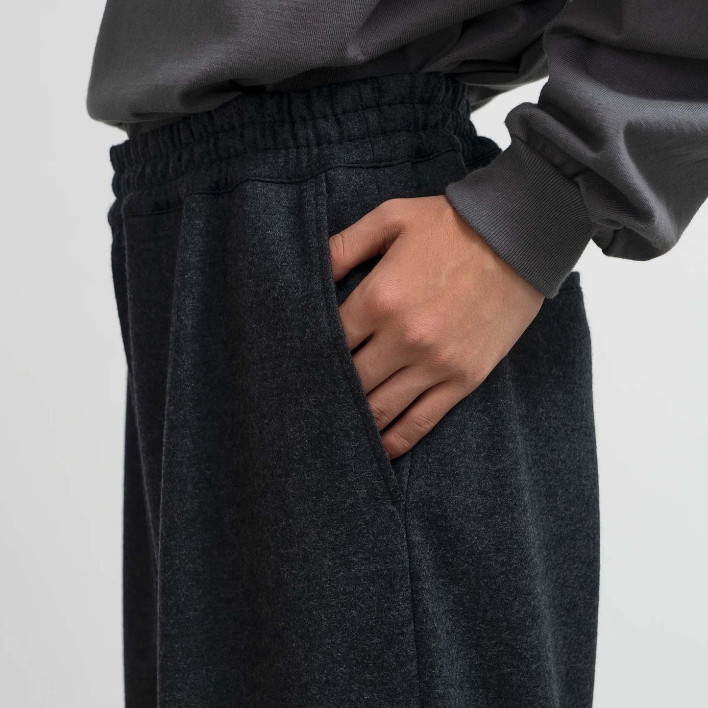 
                  
                    WOOL SMOOTH FLANNEL EASY WIDE PANTS
                  
                