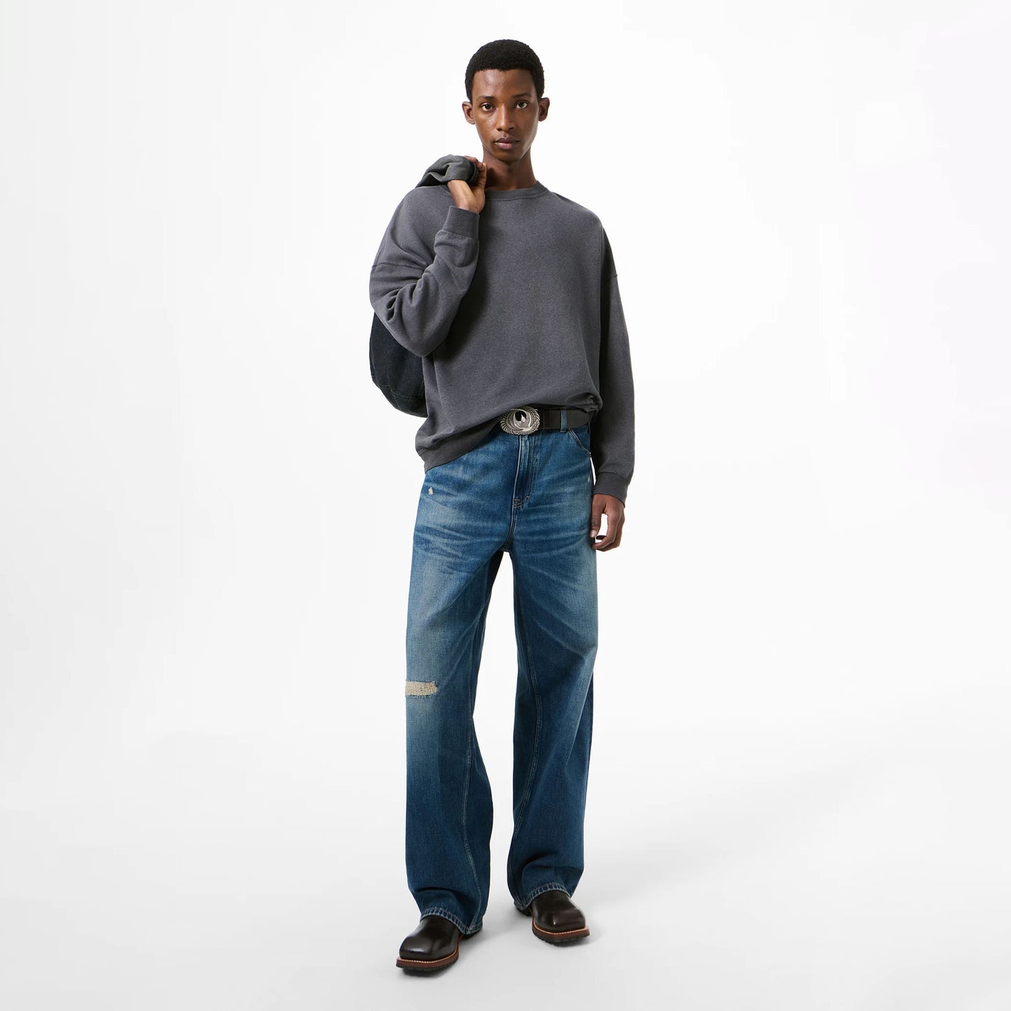 
                  
                    SLACK SWEATSHIRT
                  
                