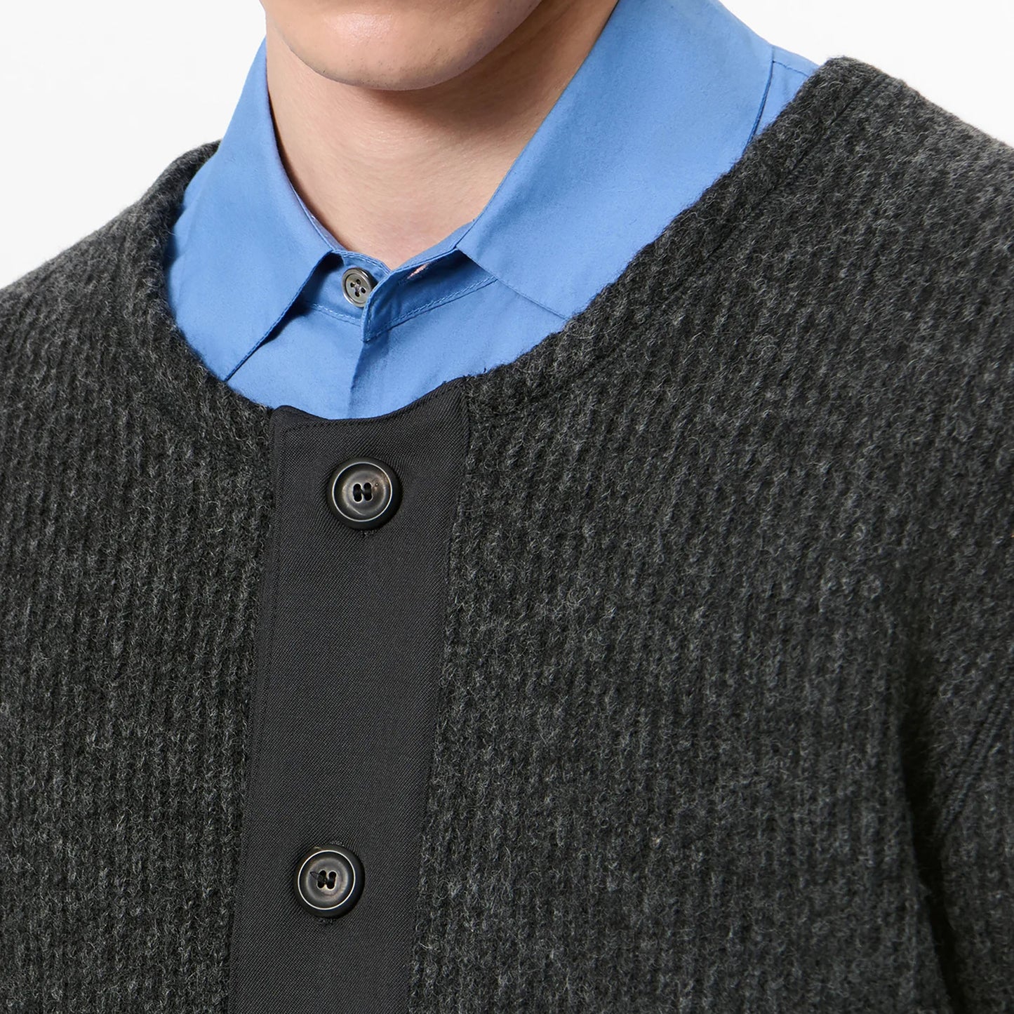 
                  
                    LINER CARDIGAN
                  
                