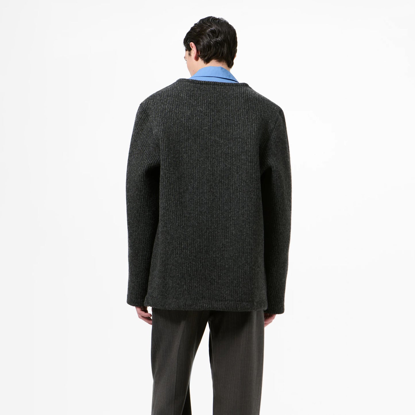
                  
                    LINER CARDIGAN
                  
                