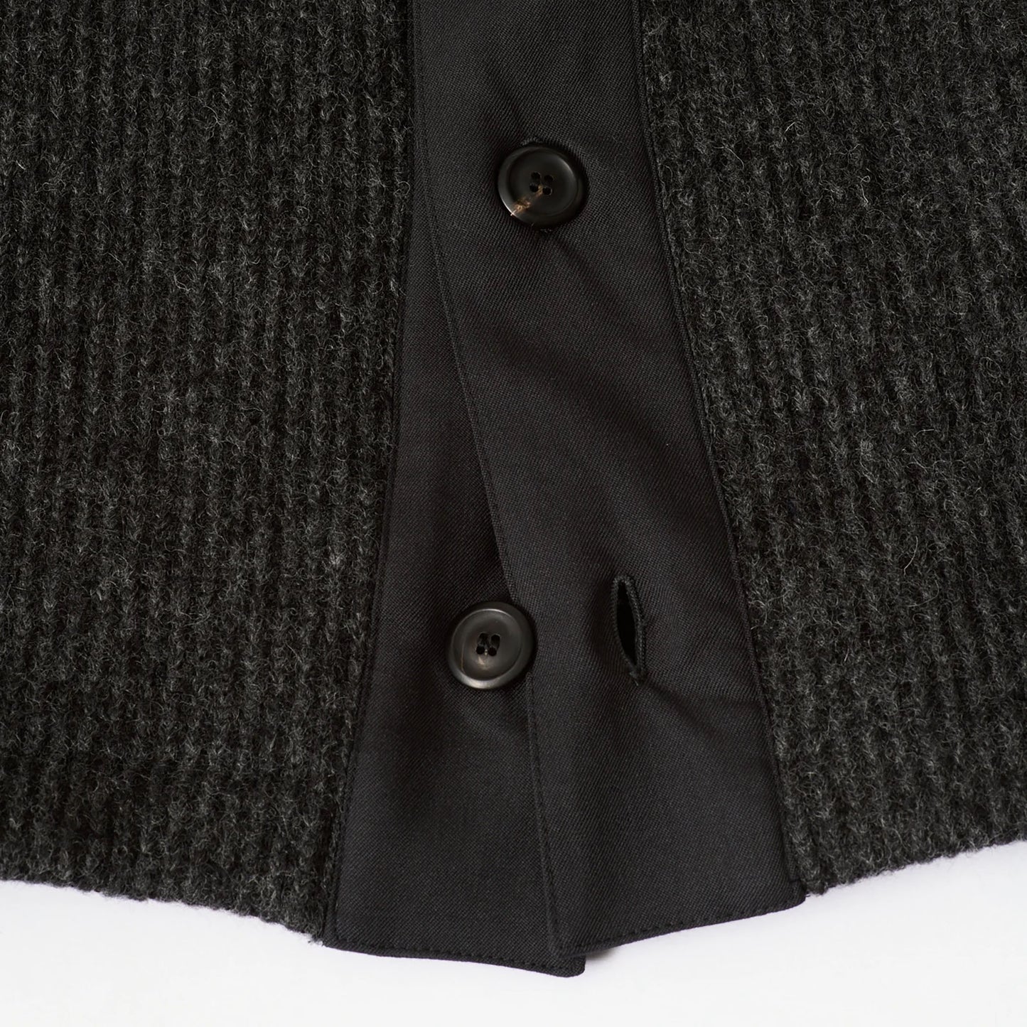 
                  
                    LINER CARDIGAN
                  
                