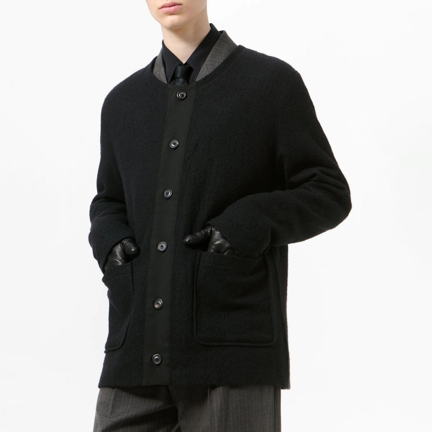 
                  
                    LINER CARDIGAN
                  
                