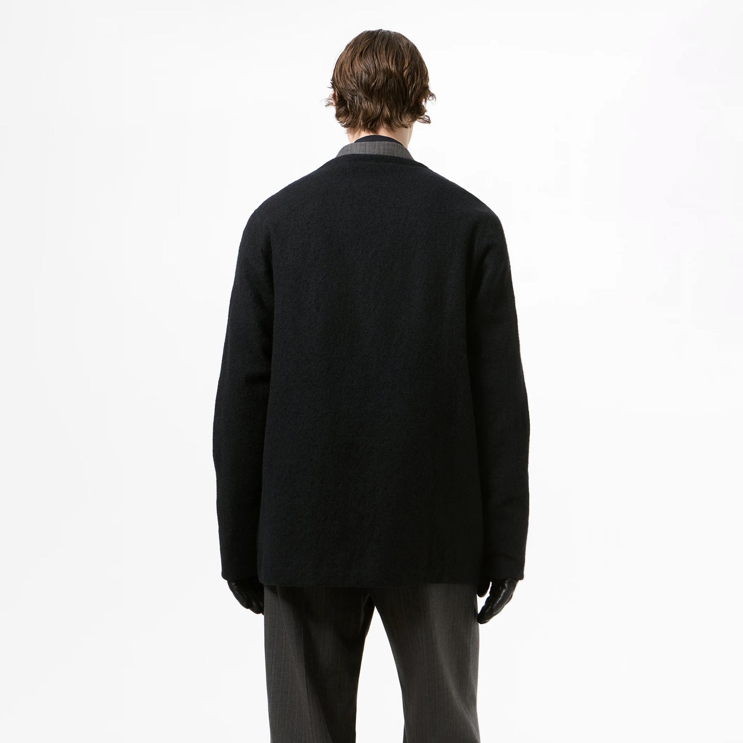 
                  
                    LINER CARDIGAN
                  
                
