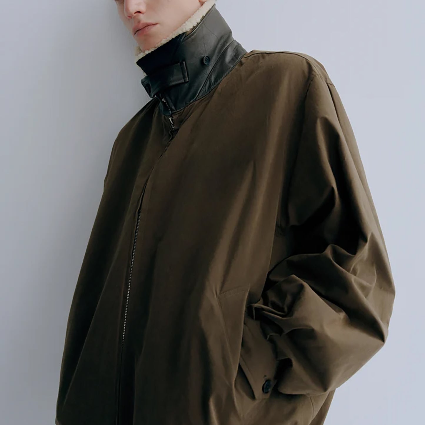 
                  
                    DETATCHABLE COLLAR RESIN-FINISH COTTON JACKET
                  
                