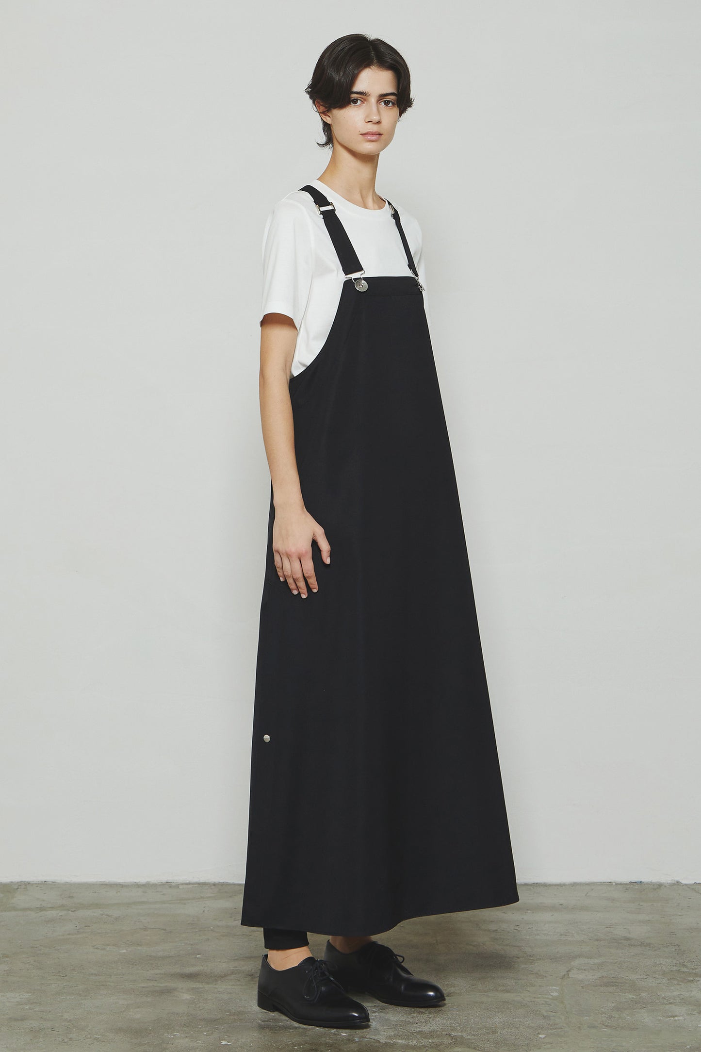 
                  
                    THE APRON DRESS-BLACK-
                  
                