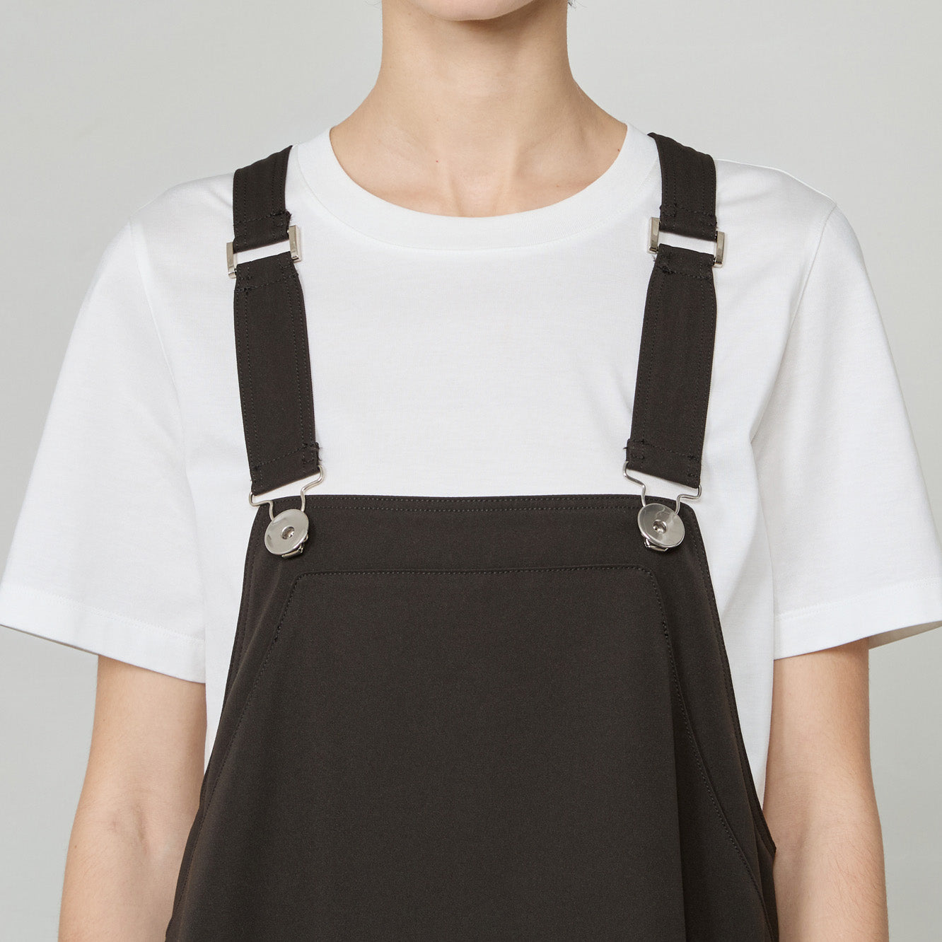 
                  
                    THE APRON DRESS-BLACK-
                  
                