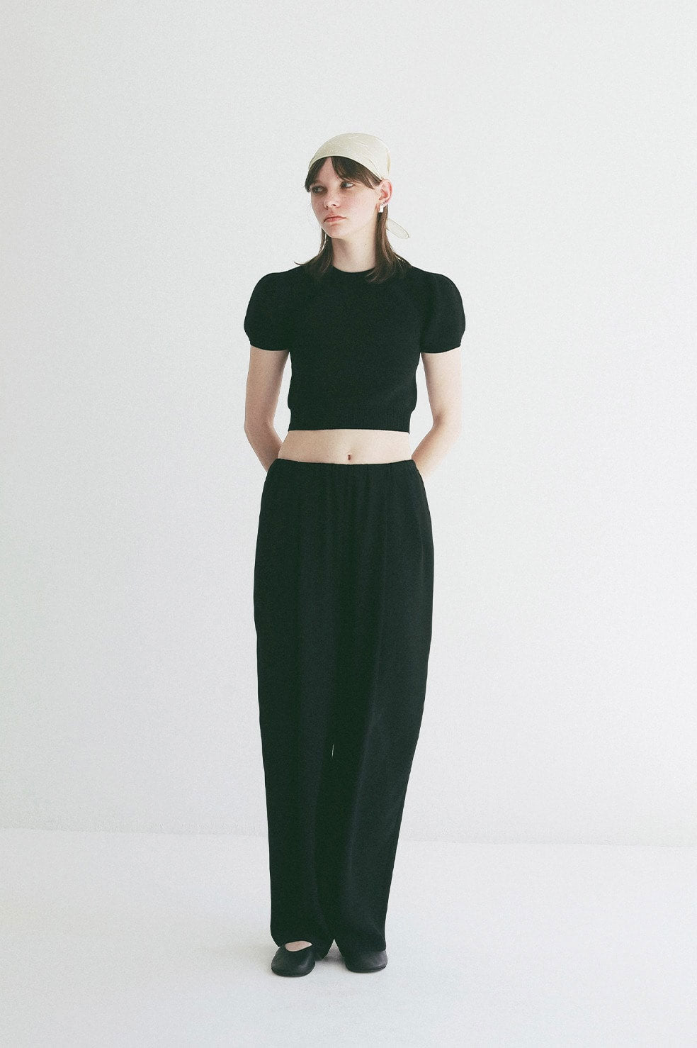 
                  
                    DRAWSTRING LOOSE TUCK PANTS
                  
                