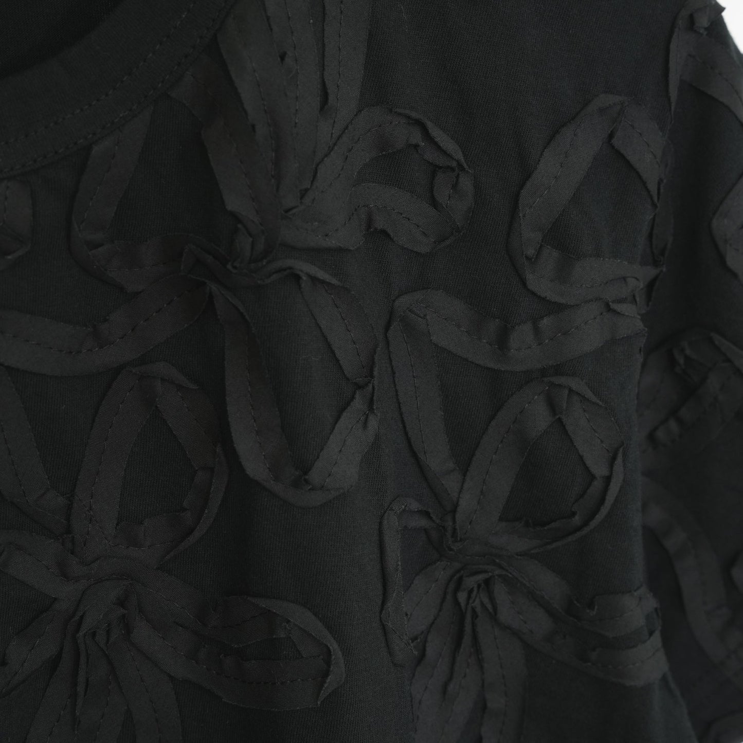 
                  
                    リボン刺繍Tシャツ -BLACK-
                  
                