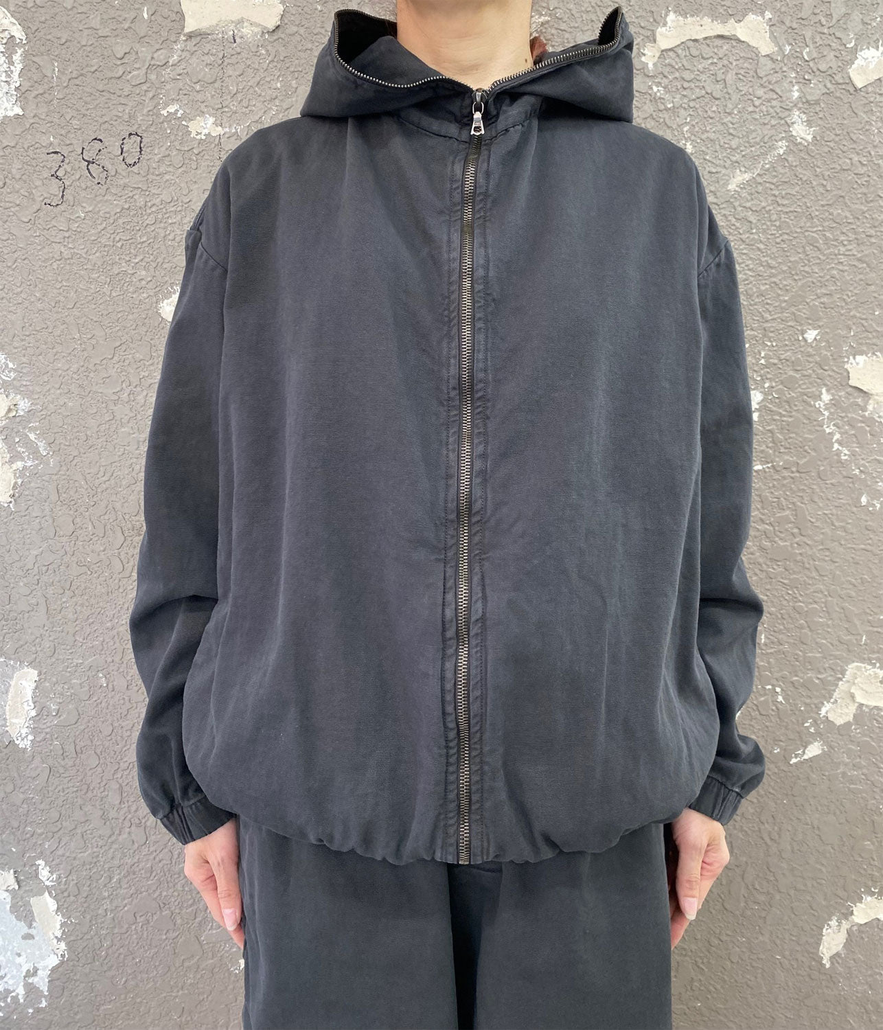 
                  
                    THIN CANVAS HOODED ZIPPER JACKET -BLACK-
                  
                