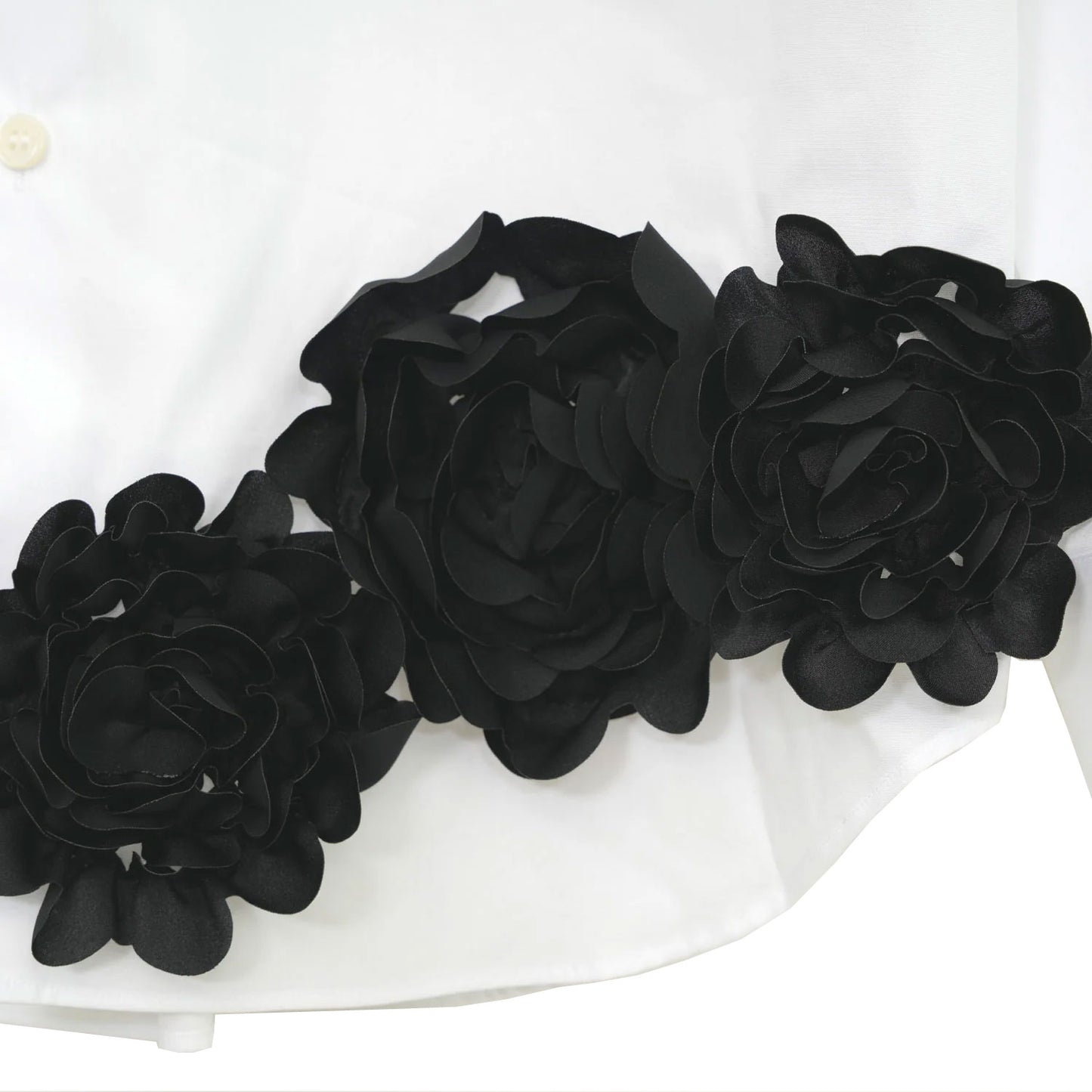 
                  
                    フラワーモチーフシャツ-WHITE×BLACK-
                  
                