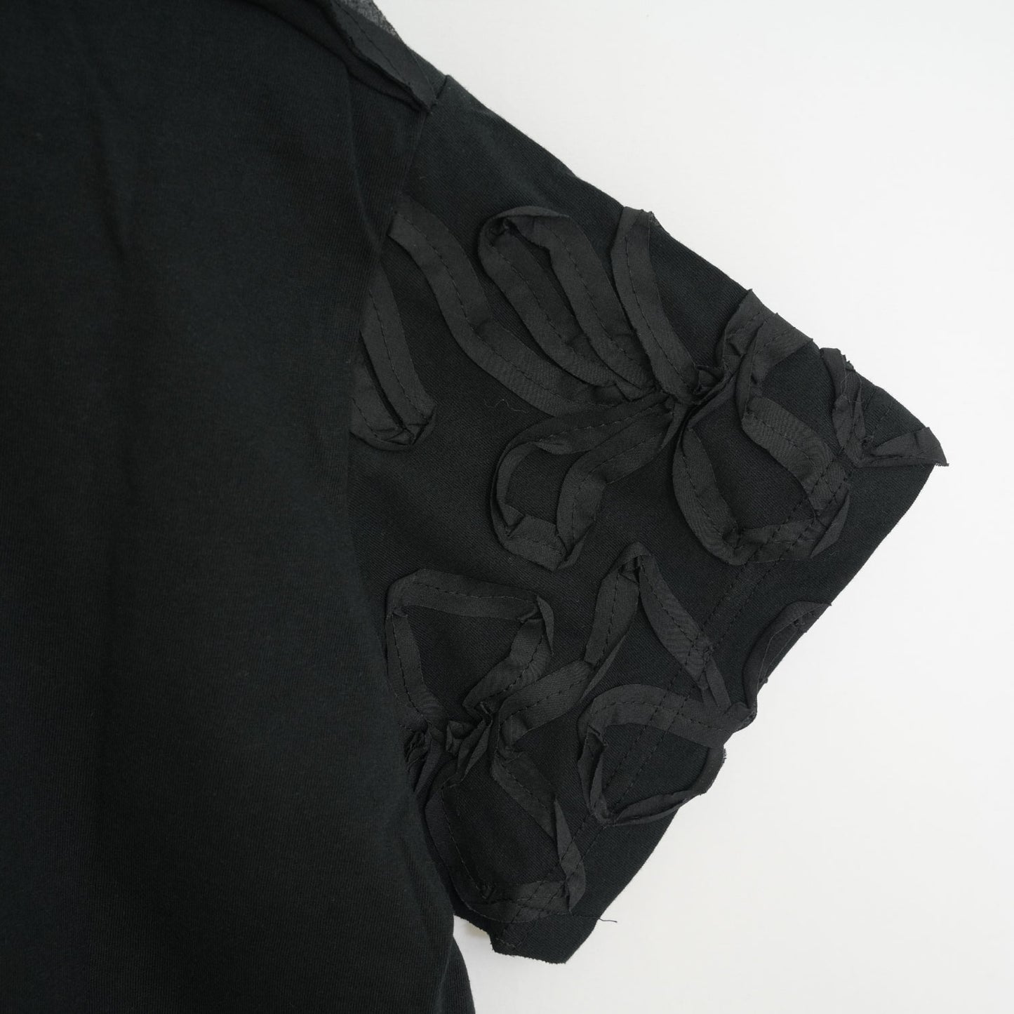 
                  
                    リボン刺繍Tシャツ -BLACK-
                  
                