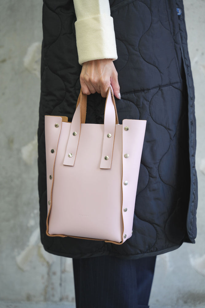 
                  
                    assemble hand bag tall S -PINK-
                  
                