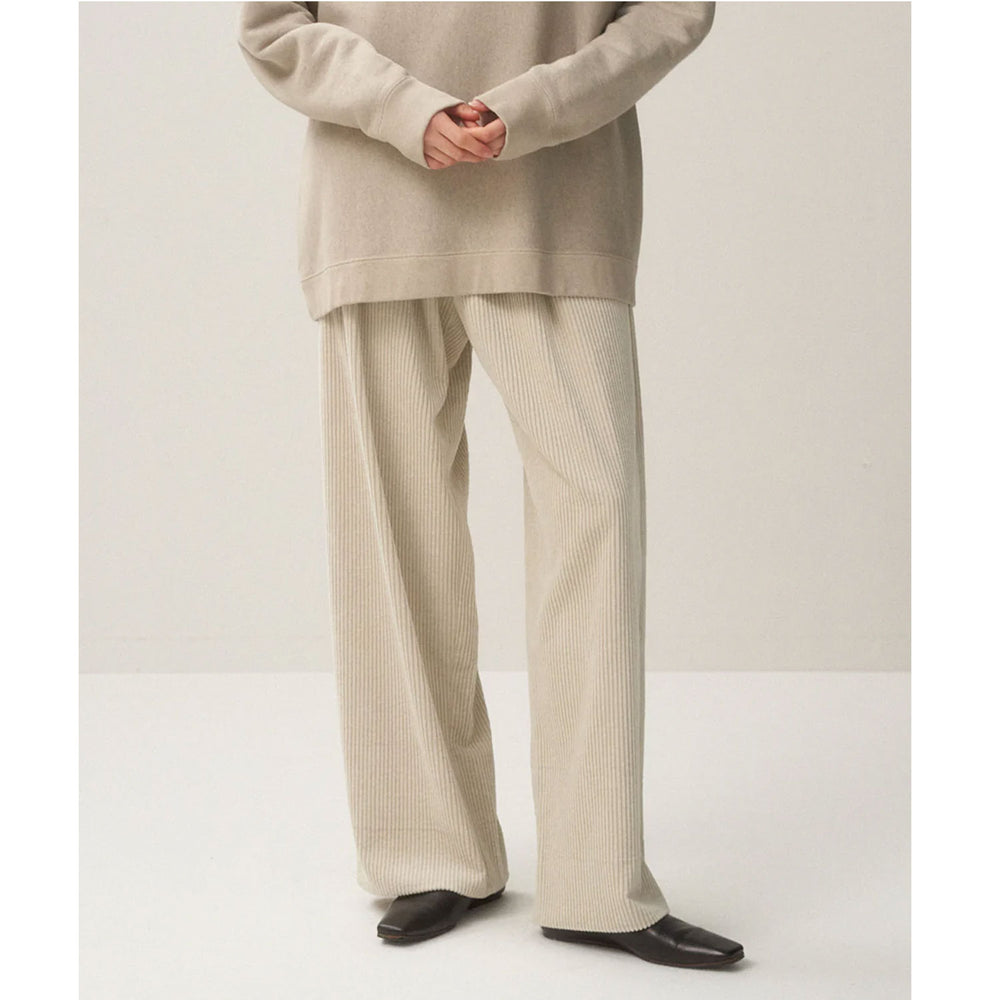 
                  
                    5W COTTON CORDUROY TUCKED PANTS
                  
                