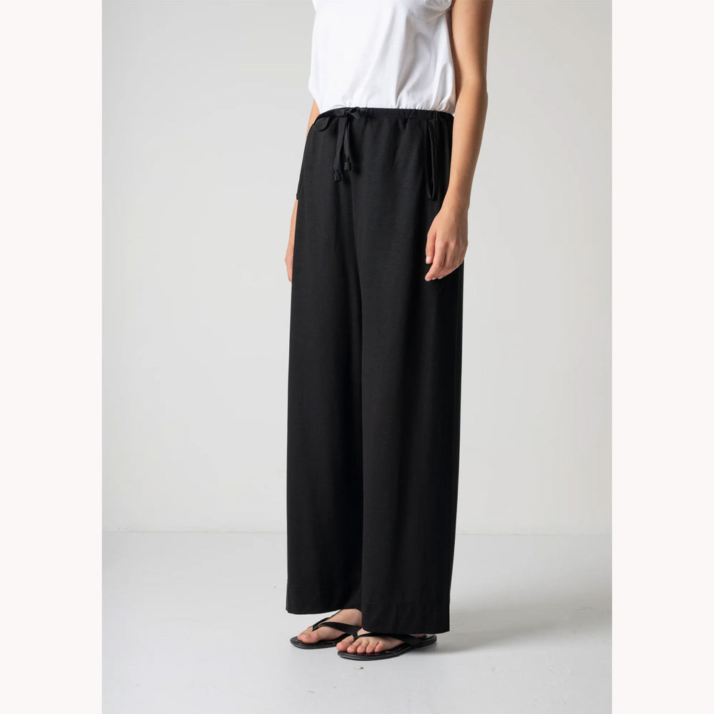 
                  
                    ALISON TROUSERS -BLACK-
                  
                