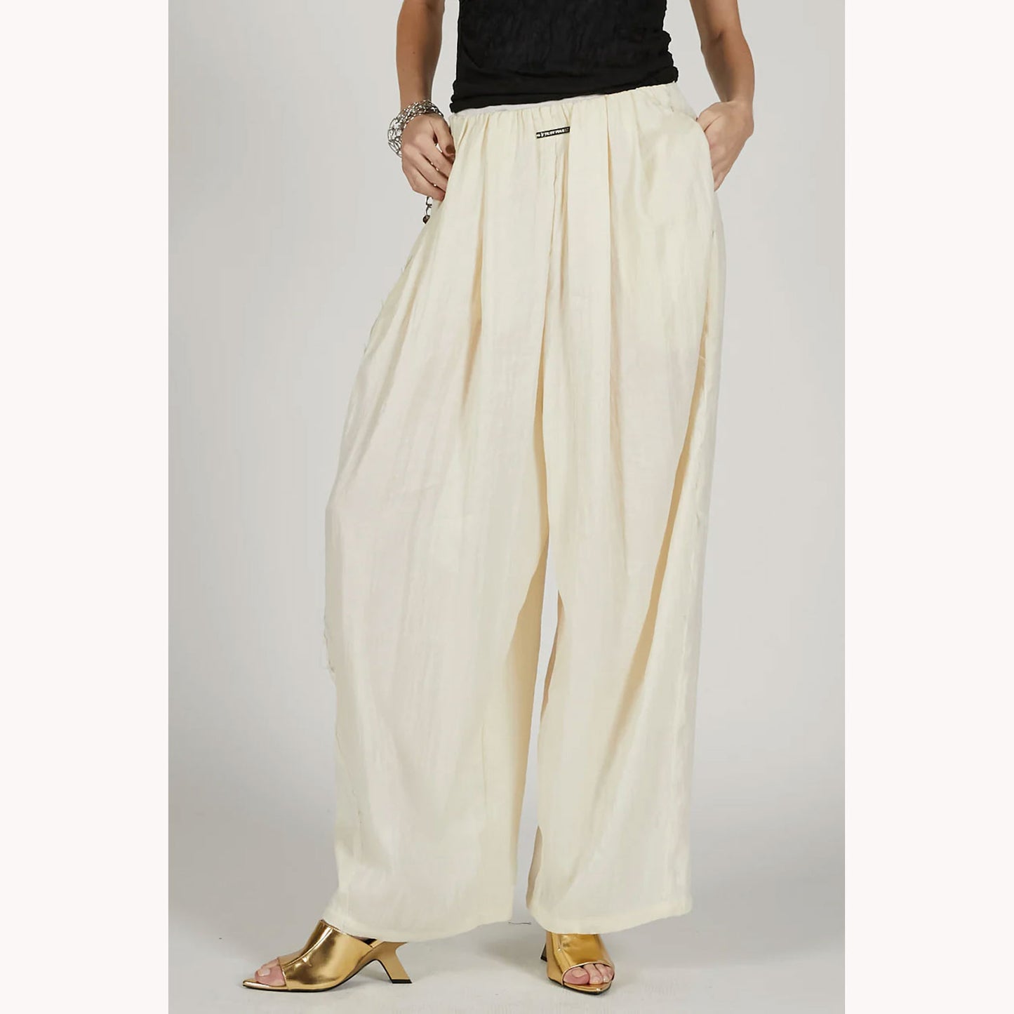 
                  
                    Satin Gathered Balloon Pants -WHITE-
                  
                