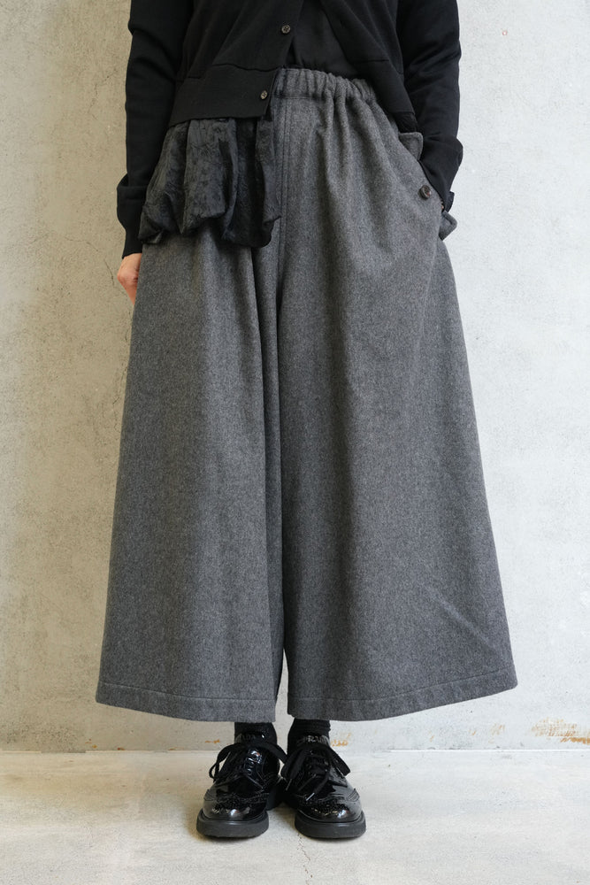 
                  
                    ウールエステルクロスパンツ-TOPGREY-
                  
                